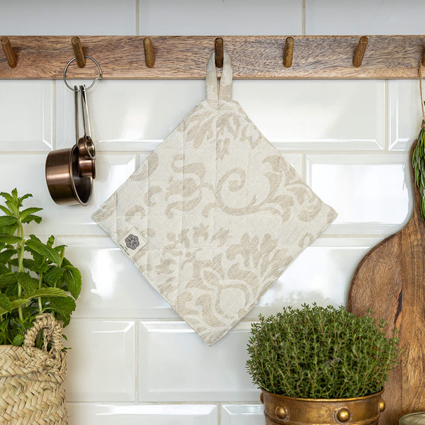 The linen pot holder come in a variety of pastel and rich colours, which are a perfect match for our other home textiles.