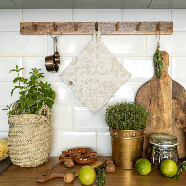The linen pot holder come in a variety of pastel and rich colours, which are a perfect match for our other home textiles.