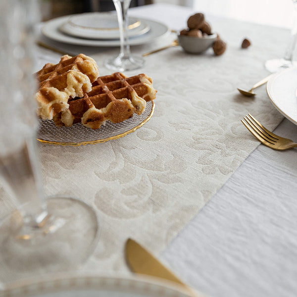 Give your table a touch of distinction and decoration with our royal floral pattern linen table runner. Use the table runner on its own or combine it with a linen tablecloth, placemats or napkins.