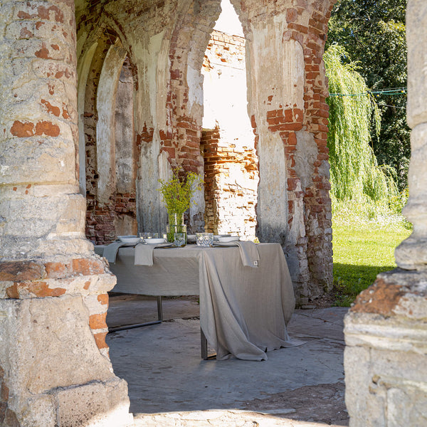 Listen to your wishes and dreams and give your dining area a new character with our natural unbleached linen tablecloth in an easy and stylish way. Linen tablecloths are made from high quality natural linen and are designed to last you a long time.