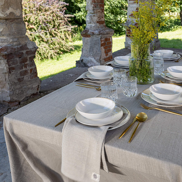 Listen to your wishes and dreams and give your dining area a new character with our natural unbleached linen tablecloth in an easy and stylish way. Linen tablecloths are made from high quality natural linen and are designed to last you a long time.