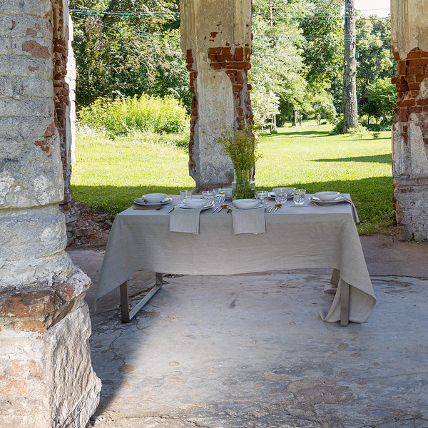 Listen to your wishes and dreams and give your dining area a new character with our natural unbleached linen tablecloth in an easy and stylish way. Linen tablecloths are made from high quality natural linen and are designed to last you a long time.