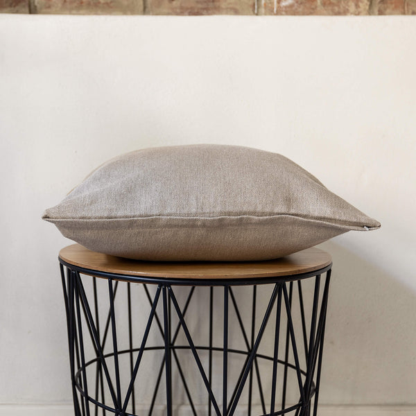 Mix and match the colours of the pillow sham boldly and create a unique atmosphere in your home. The natural linen fabric is hard-wearing and lasts for many years, so this cover will delight you for a long time and add an irreplaceable natural charm to your home.
