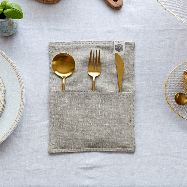 Rustic Unbleached linen cutlery holder will make your table setting look neat and tidy. Decorative cutlery pouch can be paired with table napkins or other table linens, mixed or matched.