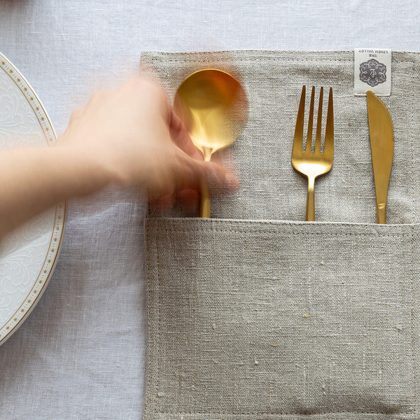 Rustic Unbleached linen cutlery holder will make your table setting look neat and tidy. Decorative cutlery pouch can be paired with table napkins or other table linens, mixed or matched.