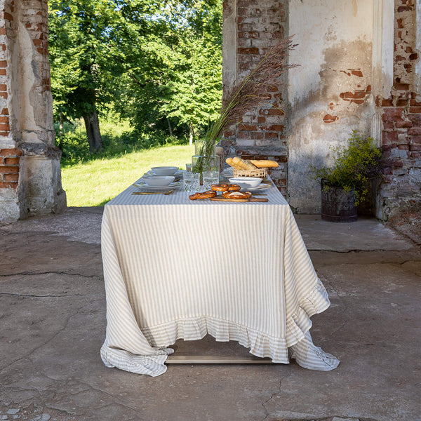 Listen to your wishes and dreams and give your dining area a new character with our striped linen tablecloth in an easy and stylish way. Our linen tablecloths are made from high quality natural linen and are designed to last you a long time.