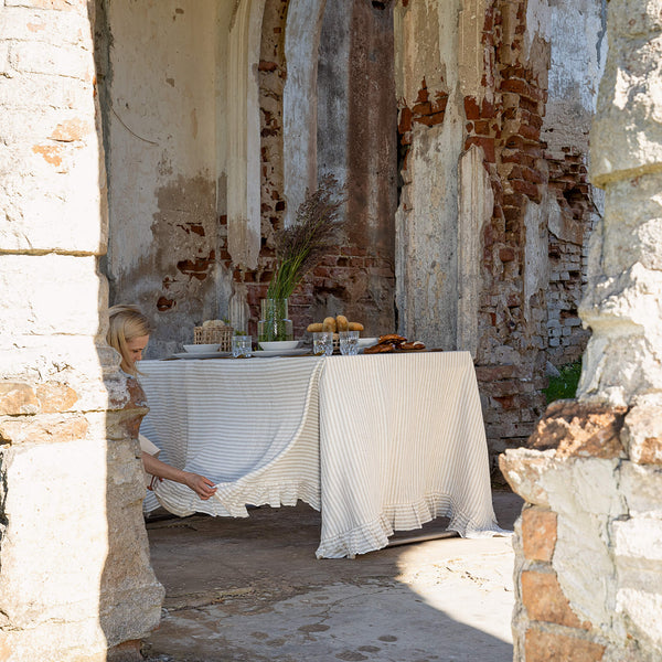 Listen to your wishes and dreams and give your dining area a new character with our striped linen tablecloth in an easy and stylish way. Our linen tablecloths are made from high quality natural linen and are designed to last you a long time.