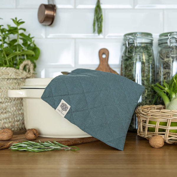 The linen pot holder come in a variety of pastel and rich colours, which are a perfect match for our other home textiles.