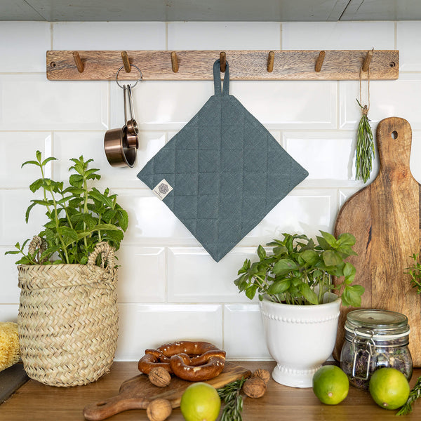 The linen pot holder come in a variety of pastel and rich colours, which are a perfect match for our other home textiles.