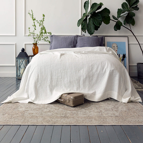 Antique white linen bedspread will refresh and redefine your sleeping area.Whether you prefer to complement existing interior or change the style of your bedroom, it will offer the flexibility and adaptability to effortlessly enhance any space.