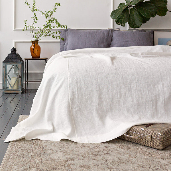 Antique white linen bedspread will refresh and redefine your sleeping area.Whether you prefer to complement existing interior or change the style of your bedroom, it will offer the flexibility and adaptability to effortlessly enhance any space.