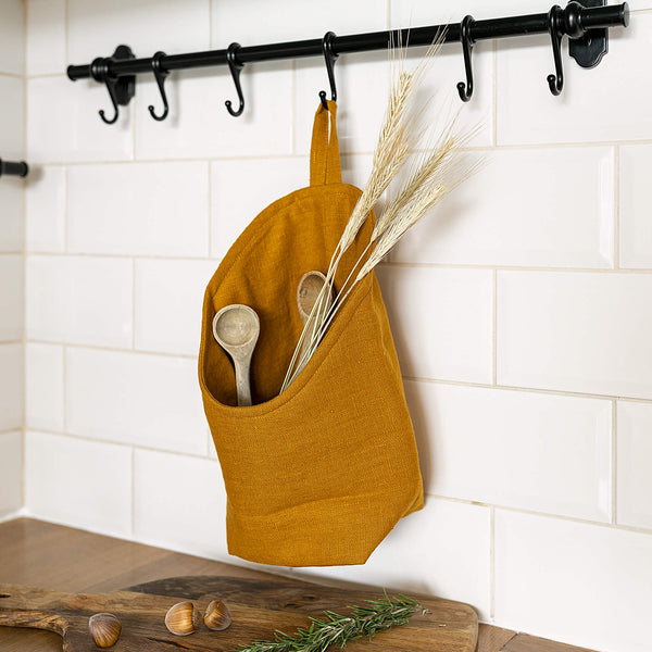 From spices to tools and much more, the linen bags are the perfect place to put your spices, utensils and more.The linen kitchen bags are made using leftover linen textiles from our other linen products.