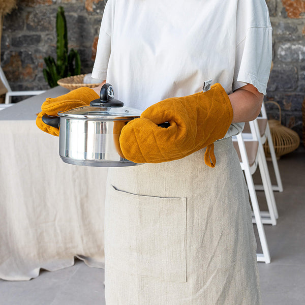 The linen oven mitt come in a variety of pastel and rich colours, which are a perfect match for our other home textiles.