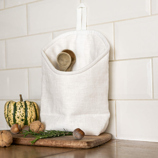 From spices to tools and much more, the linen bags are the perfect place to put your spices, utensils and more.The linen kitchen bags are made using leftover linen textiles from our other linen products.