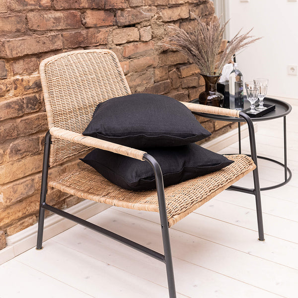 Mix and match the colours of the pillow sham boldly and create a unique atmosphere in your home. The natural linen fabric is hard-wearing and lasts for many years, so this cover will delight you for a long time and add an irreplaceable natural charm to your home.