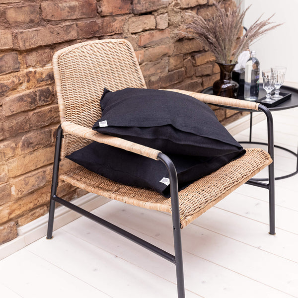 Black linen pillows would fit interiors from minimalist to classic, from Scandinavian to country style. Mix and match the colours of the throw pillows and create a unique atmosphere at home.