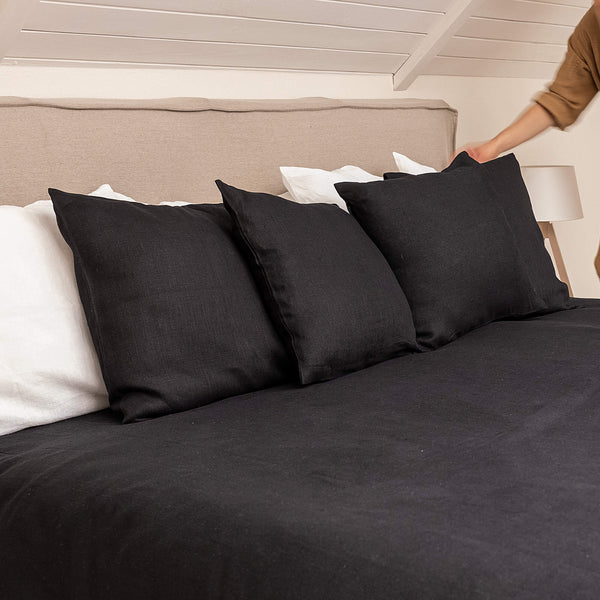 Black linen pillows would fit interiors from minimalist to classic, from Scandinavian to country style. Mix and match the colours of the throw pillows and create a unique atmosphere at home.