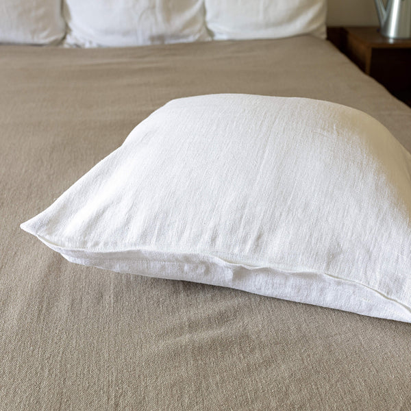 Mix and match the colours of the pillow sham boldly and create a unique atmosphere in your home. The natural linen fabric is hard-wearing and lasts for many years, so this cover will delight you for a long time and add an irreplaceable natural charm to your home.