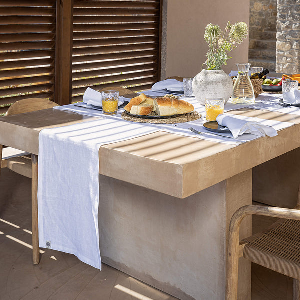 Give your table a touch of distinction and decoration with our bright white linen table runner. Use the table runner on its own or combine it with a linen tablecloth, placemats or napkins.