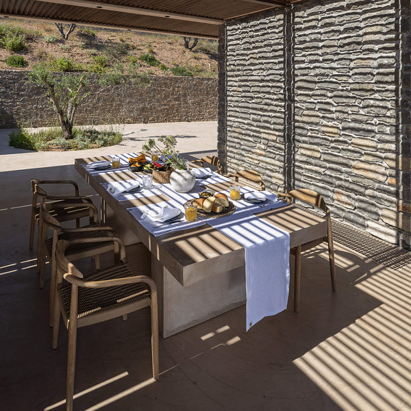Give your table a touch of distinction and decoration with our bright white linen table runner. Use the table runner on its own or combine it with a linen tablecloth, placemats or napkins.