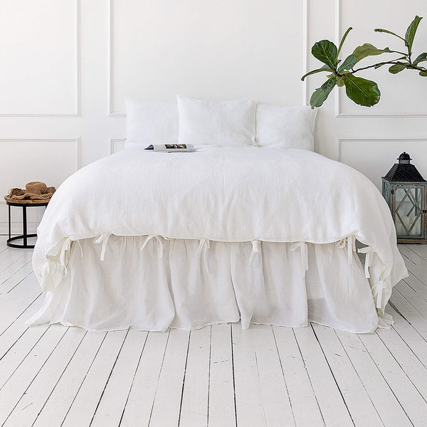 Present our luxurious bright white linen duvet cover set, designed to elevate both the aesthetic appeal and comfort level of your bedroom. Our linen duvet covers are made from a single, wide fabric, eliminating any unsightly seams in the middle.