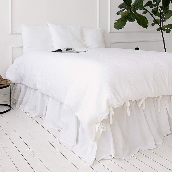 Present our luxurious bright white linen duvet cover set, designed to elevate both the aesthetic appeal and comfort level of your bedroom. Our linen duvet covers are made from a single, wide fabric, eliminating any unsightly seams in the middle.