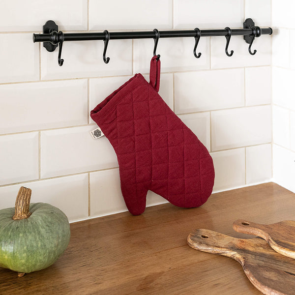 The linen oven mitt come in a variety of pastel and rich colours, which are a perfect match for our other home textiles.