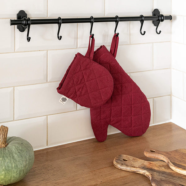 The linen oven mitt come in a variety of pastel and rich colours, which are a perfect match for our other home textiles.