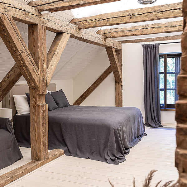 The charcoal grey linen bedspread has been carefully designed to suit a wide range of interior styles and to blend perfectly in both classic and contemporary home spaces. Our linen bedspreads are extremely versatile, fitting into a wide range of interiors and complementing them perfectly, adding new colours and emotions.