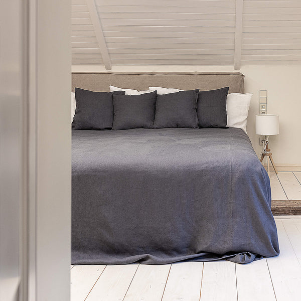The charcoal grey linen bedspread has been carefully designed to suit a wide range of interior styles and to blend perfectly in both classic and contemporary home spaces. Our linen bedspreads are extremely versatile, fitting into a wide range of interiors and complementing them perfectly, adding new colours and emotions.