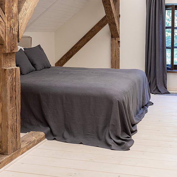 The charcoal grey linen bedspread has been carefully designed to suit a wide range of interior styles and to blend perfectly in both classic and contemporary home spaces. Our linen bedspreads are extremely versatile, fitting into a wide range of interiors and complementing them perfectly, adding new colours and emotions.