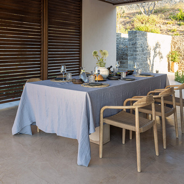 Listen to your wishes and dreams and give your dining area a new character with our charcoal grey linen tablecloth in an easy and stylish way. Our linen tablecloths are made from high quality natural linen and are designed to last you a long time.
