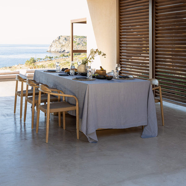 Listen to your wishes and dreams and give your dining area a new character with our charcoal grey linen tablecloth in an easy and stylish way. Our linen tablecloths are made from high quality natural linen and are designed to last you a long time.