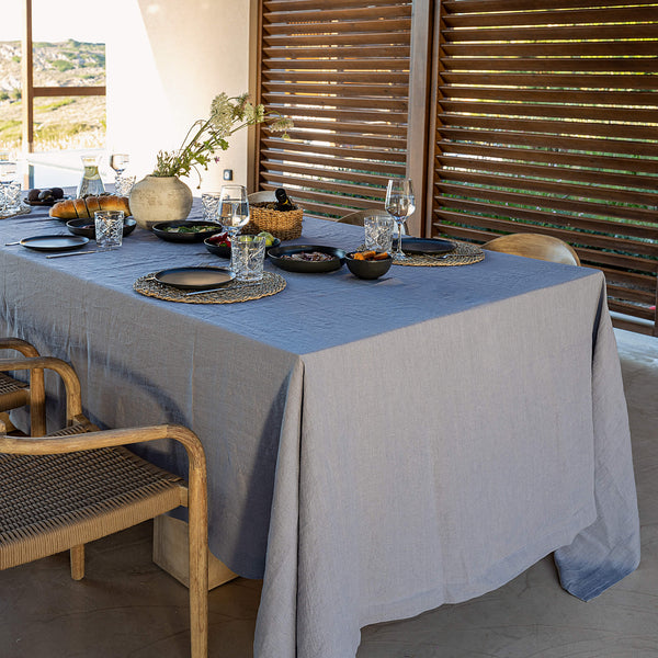 Listen to your wishes and dreams and give your dining area a new character with our charcoal grey linen tablecloth in an easy and stylish way. Our linen tablecloths are made from high quality natural linen and are designed to last you a long time.
