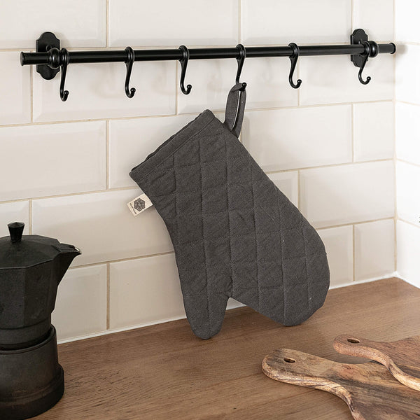 The linen oven mitt come in a variety of pastel and rich colours, which are a perfect match for our other home textiles.