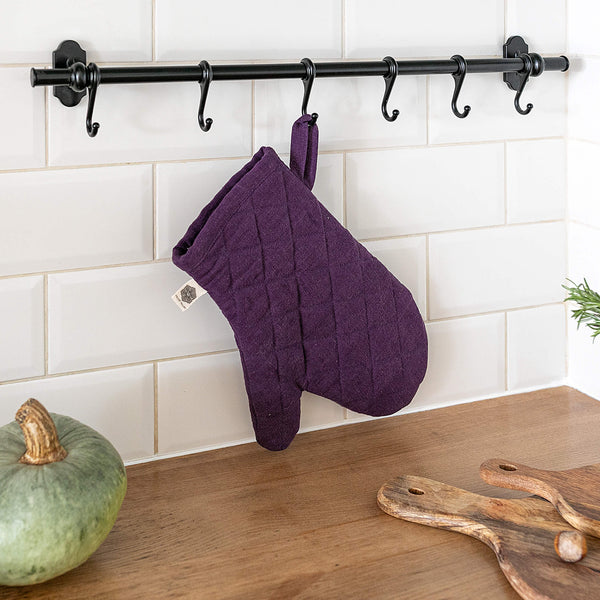 The linen oven mitt come in a variety of pastel and rich colours, which are a perfect match for our other home textiles.