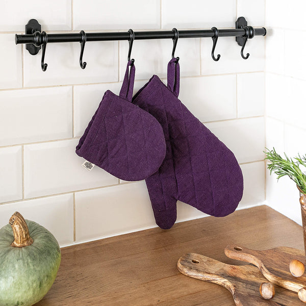 The linen oven mitt come in a variety of pastel and rich colours, which are a perfect match for our other home textiles.