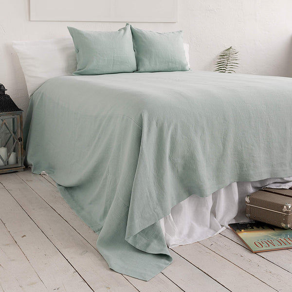 The duck egg blue linen bedspread has been carefully designed to suit a wide range of interior styles and to blend perfectly in both classic and contemporary home spaces.Our linen bedspreads are extremely versatile, fitting into a wide range of interiors and complementing them perfectly, adding new colours and emotions.