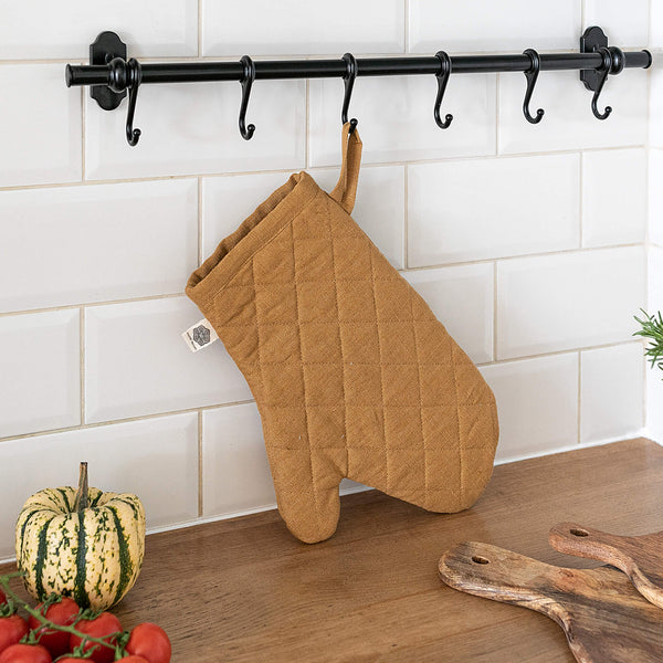 The linen oven mitt come in a variety of pastel and rich colours, which are a perfect match for our other home textiles.