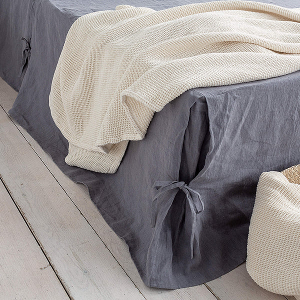 Introducing our charcoal grey linen bed valance, the perfect addition to complete your bedding look.Whether you're looking to enhance the aesthetics of your bedroom or simply add a functional element to your bedding, our charcoal grey bed valance is a perfect choice.