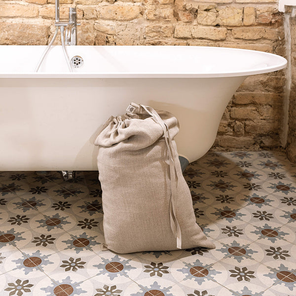 Introducing our rustic unbleached linen laundry bag, the ultimate solution for keeping your laundry organised in style.