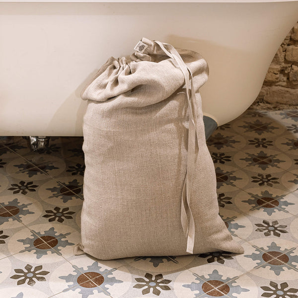 Introducing our rustic unbleached linen laundry bag, the ultimate solution for keeping your laundry organised in style.
