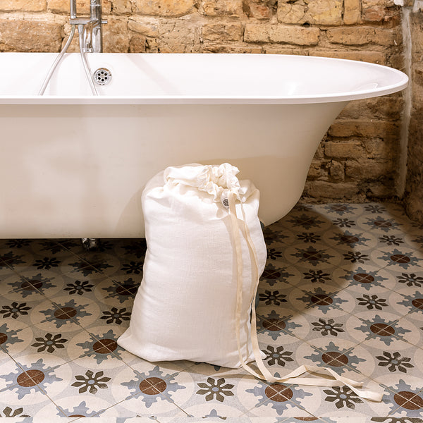 Introducing our antique white linen laundry bag, the ultimate solution for keeping your laundry organised in style.