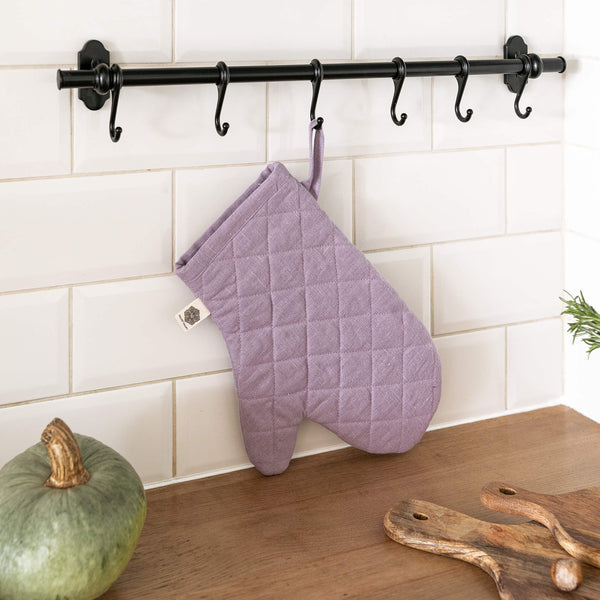 The linen oven mitt come in a variety of pastel and rich colours, which are a perfect match for our other home textiles.