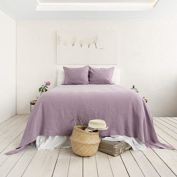 The light lilac linen bedspread has been carefully designed to suit a wide range of interior styles and to blend perfectly in both classic and contemporary home spaces.Our linen bedspreads are extremely versatile, fitting into a wide range of interiors and complementing them perfectly, adding new colours and emotions.