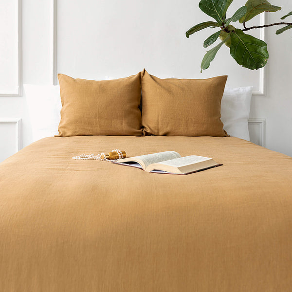 Introducing our dusty mustard linen bedspread, designed to elevate the comfort and style of your bedroom and bed.Whether draped elegantly over your bed as a stylish throw or wrapped snugly around you on chilly evenings.
