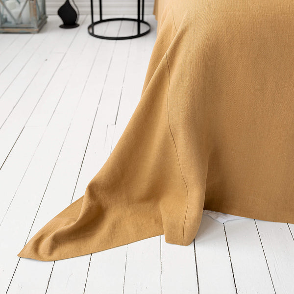 Introducing our dusty mustard linen bedspread, designed to elevate the comfort and style of your bedroom and bed.Whether draped elegantly over your bed as a stylish throw or wrapped snugly around you on chilly evenings.