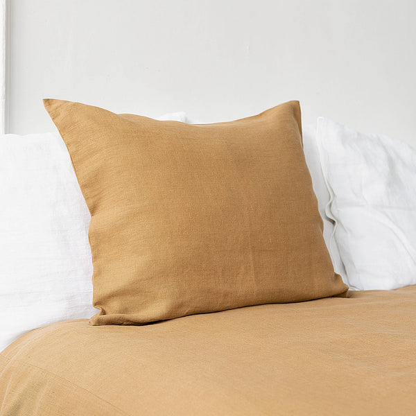 Mix and match the colours of the pillow sham boldly and create a unique atmosphere in your home. The natural linen fabric is hard-wearing and lasts for many years, so this cover will delight you for a long time and add an irreplaceable natural charm to your home.