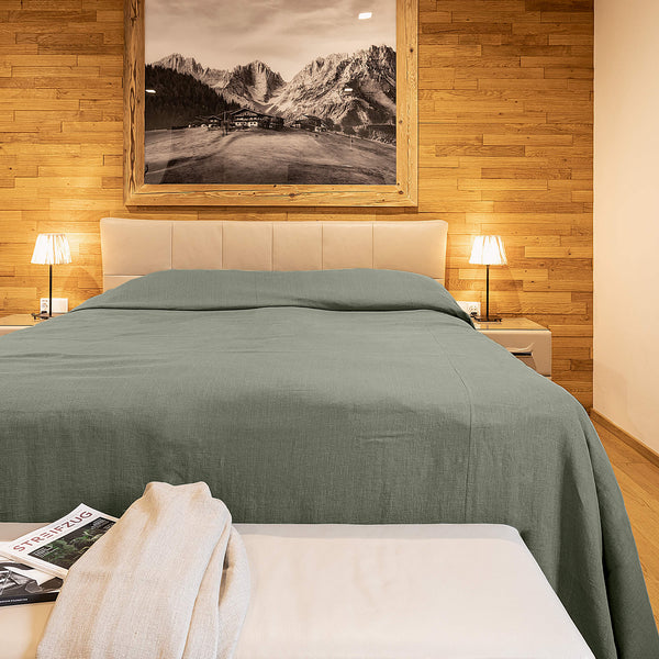 The moss green linen bedspread has been carefully designed to suit a wide range of interior styles and to blend perfectly in both classic and contemporary home spaces. Linen bedspreads are extremely versatile, fitting into a wide range of interiors.