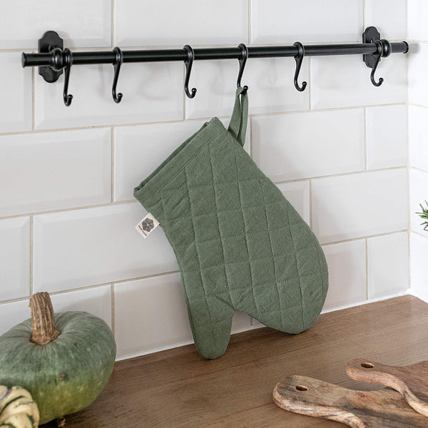 The linen oven mitt come in a variety of pastel and rich colours, which are a perfect match for our other home textiles.